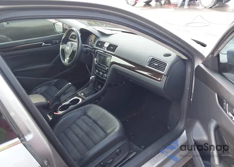 2014 Volkswagen Passat 1.8T Sel Premium z USA, uszkodzony, nr VIN 1VWCS7A30EC016033